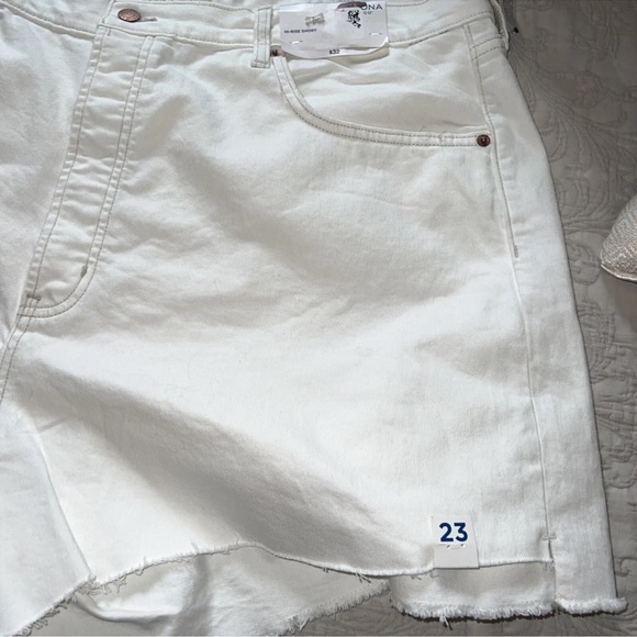 Arizona Juniors 23 Hi-Rise White Denim Cutoff Jean Shorts  4" Inseam NEW - Picture 3 of 12